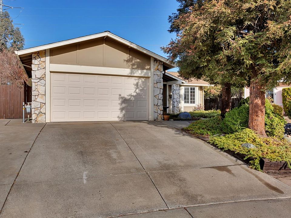 1st image of 2100 Greenwood Pl