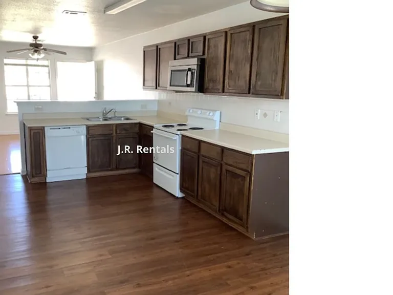 413 Brittney Way #D — Photo 14