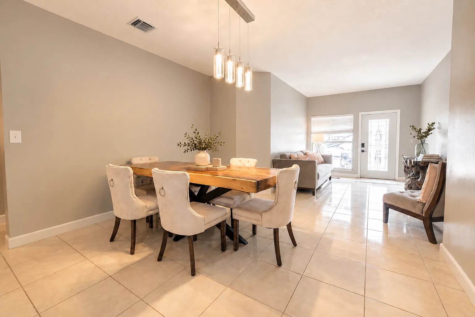 4 bed, 1893 sqft, $3,500 — Photo 2
