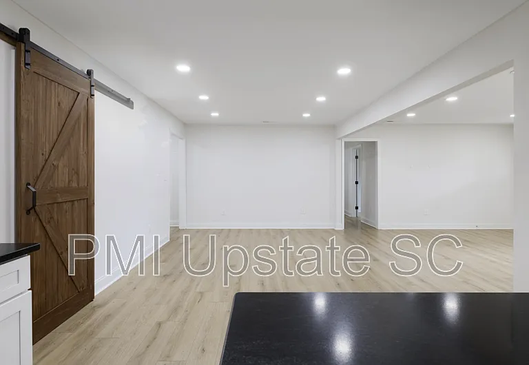 101 Paris View Dr — Photo 24