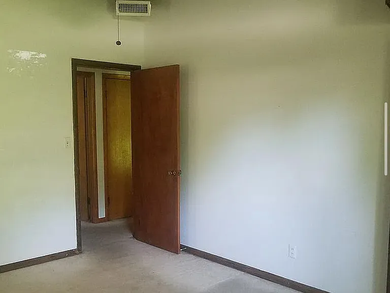 711 W Timberdell Rd — Photo 7