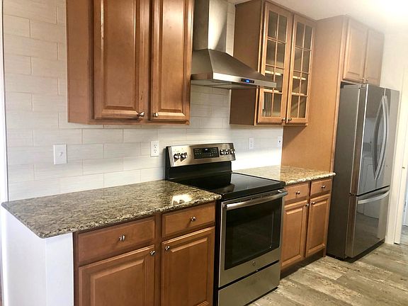 5th image of 928 Pioneer Ave