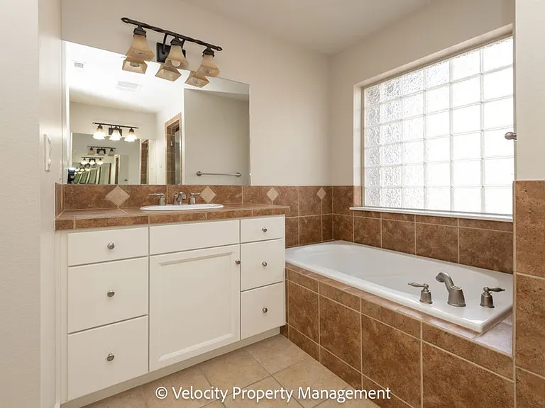 600 SW Otter Way — Photo 21