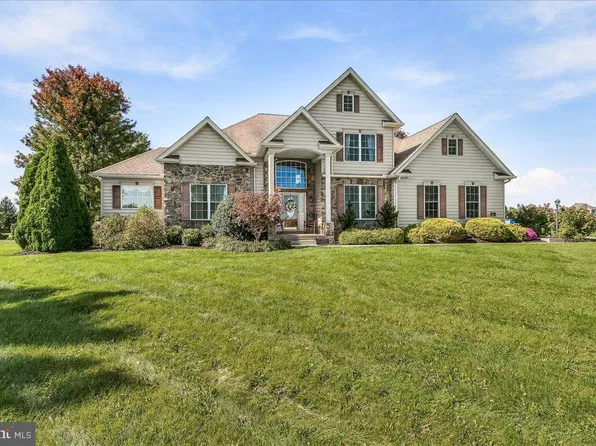 24 Tyoaka Dr, Littlestown, PA 17340