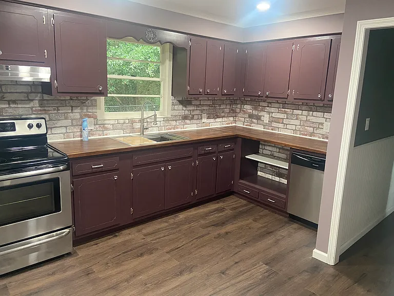 910 Perry Dr — Photo 11
