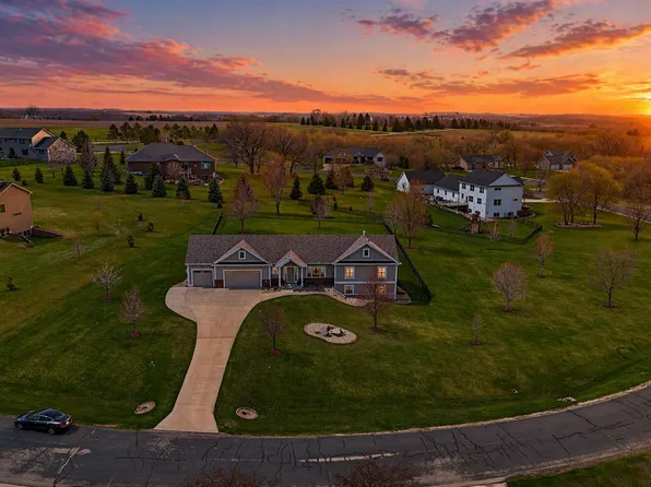 3940 Creek View Ln SW, Rochester, MN 55902