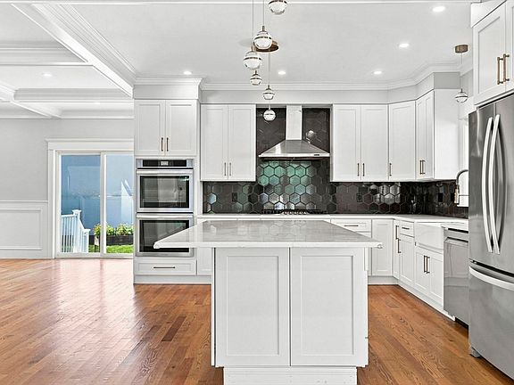 4th image of 698 Trapelo Rd