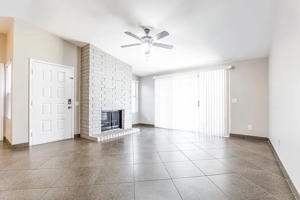 3 bed, 2.0 bath, 1120 sqft, $2,135 — Photo 3