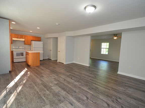 Kitchen & dining area