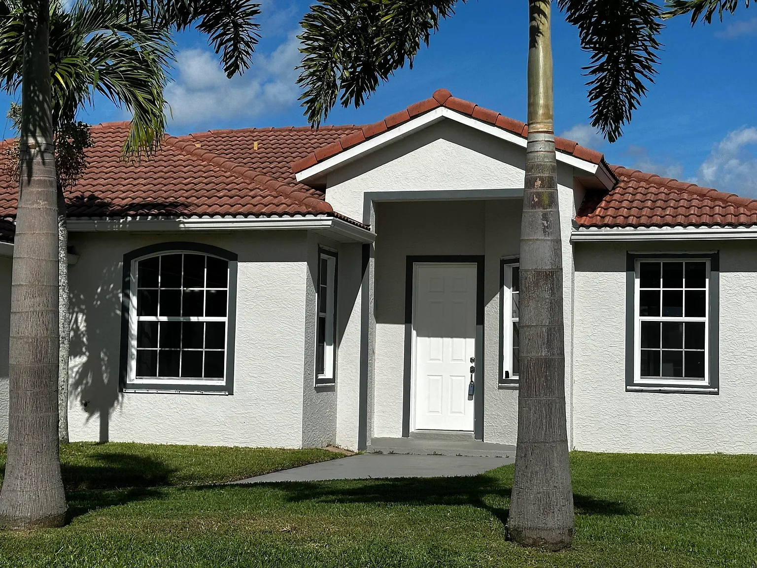 3 bed, 2.0 bath, 1712 sqft, $2,950 — Photo 2