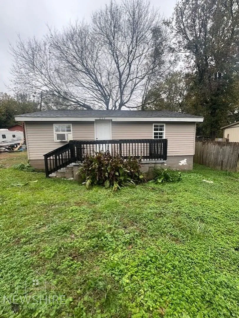 Charming 2BR Home with Large Front Porch & Spacious Kitchen — Photo 1