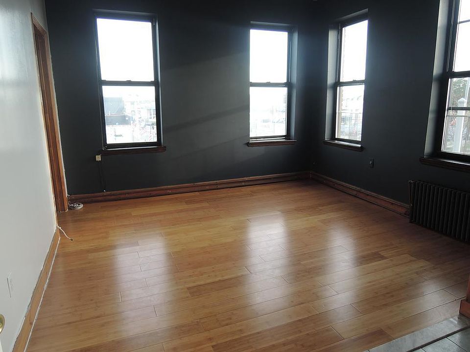 2nd image of 4227 35th Ave Fl 2