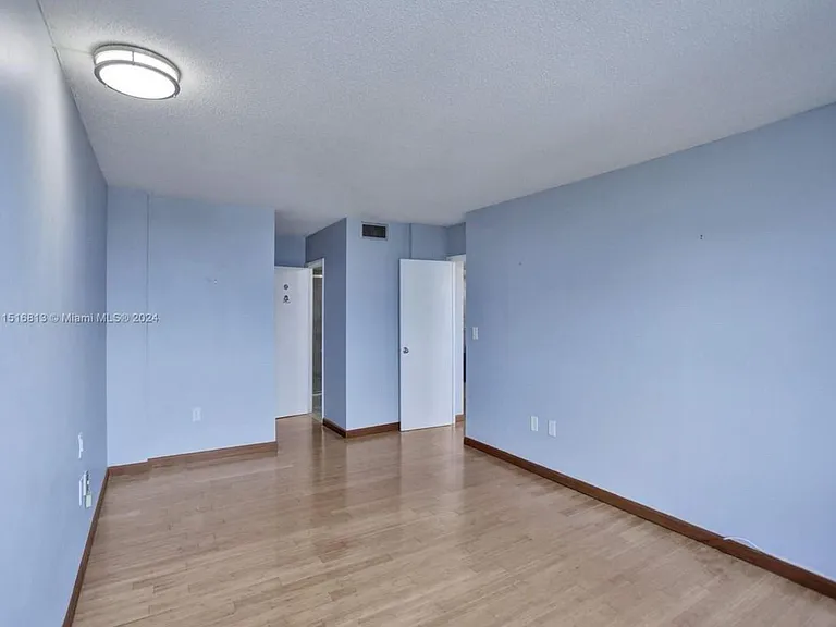11930 N Bayshore Dr #601 — Photo 12