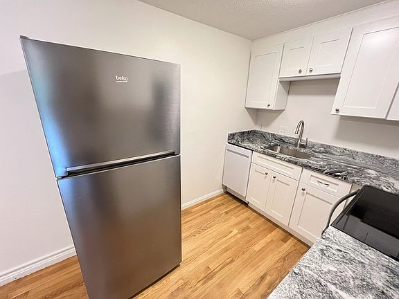 3rd image of 802 Willard St Unit E2