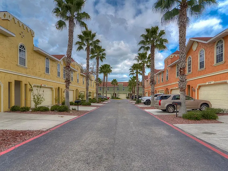 8005 Kaureen Garden Pl — Photo 2