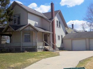 128 Maple St NE, Rockford, MI 49341