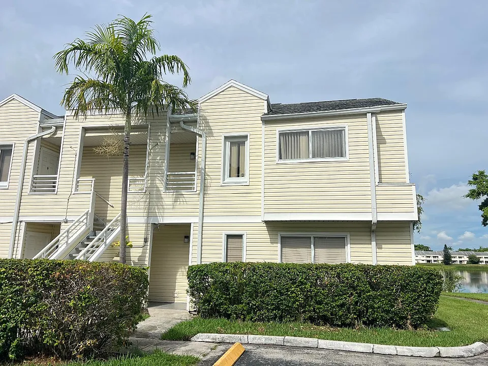 3477 NW 44th St