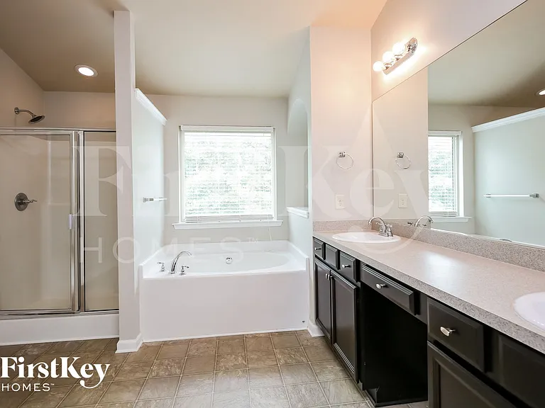 1211 Image Ives Dr — Photo 9