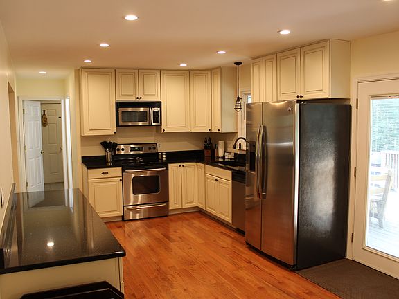 3rd image of 4237 Bearbug Ln