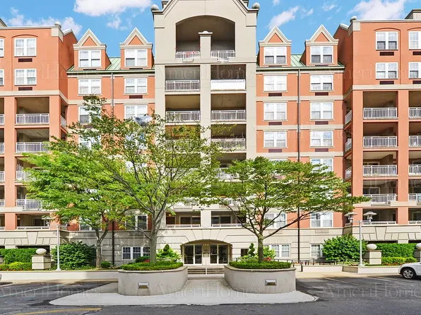 155 Oceana Drive East image 1 of 31