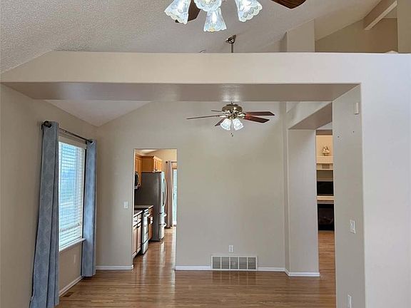 3rd image of 5922 Instone Cir