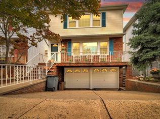 7 Country Village Ct, Bayonne, NJ 07002