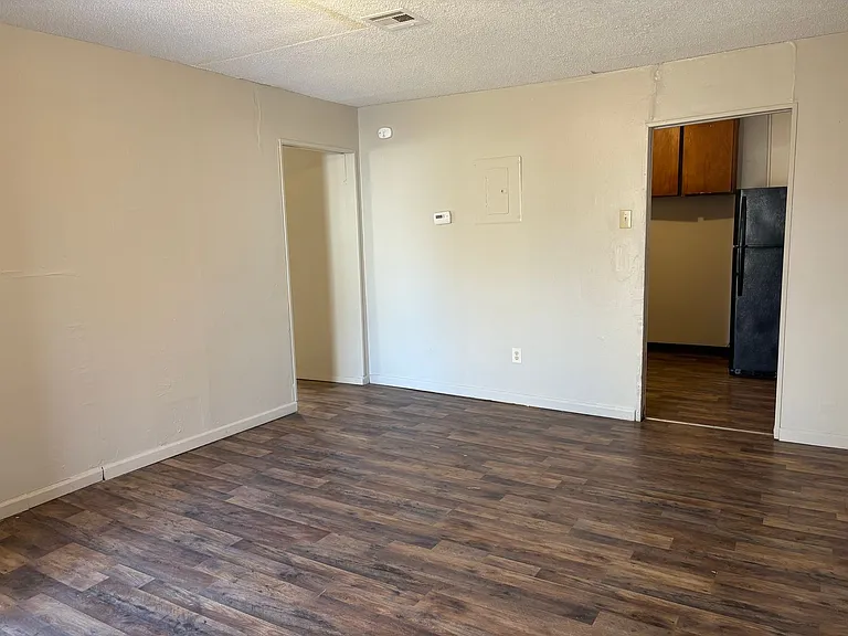 1239 N Piatt Ave — Photo 3