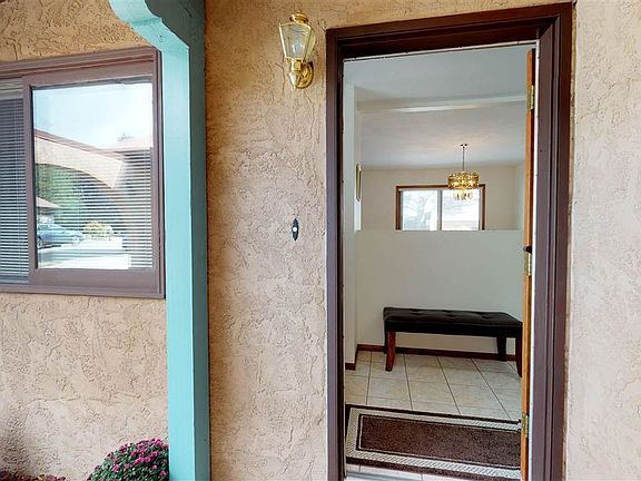 4th image of 389 Garver Ln