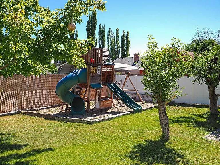 537 N 400 W — Photo 25