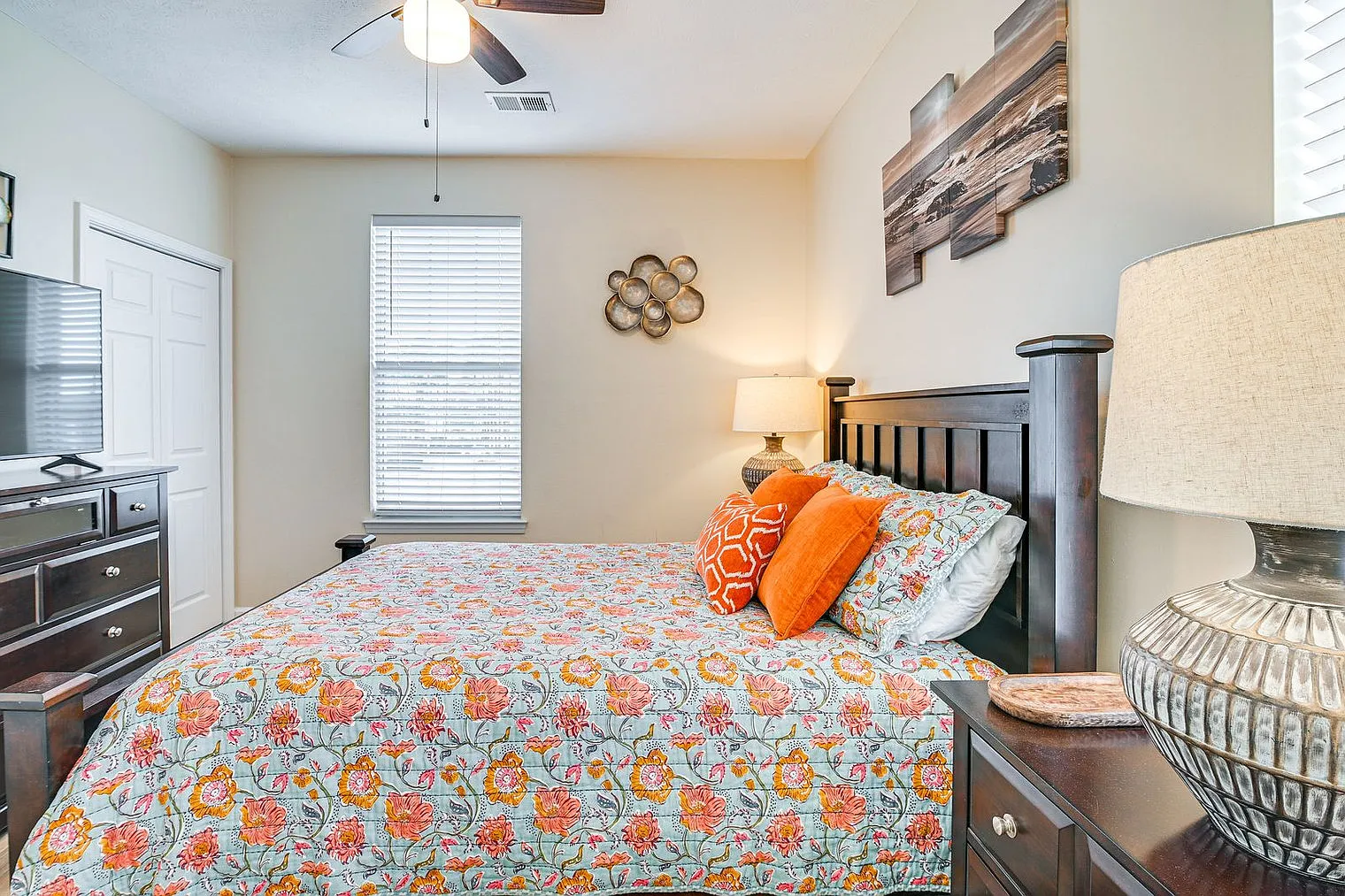2 bed, 2.0 bath, 796 sqft, $1,935 — Photo 4