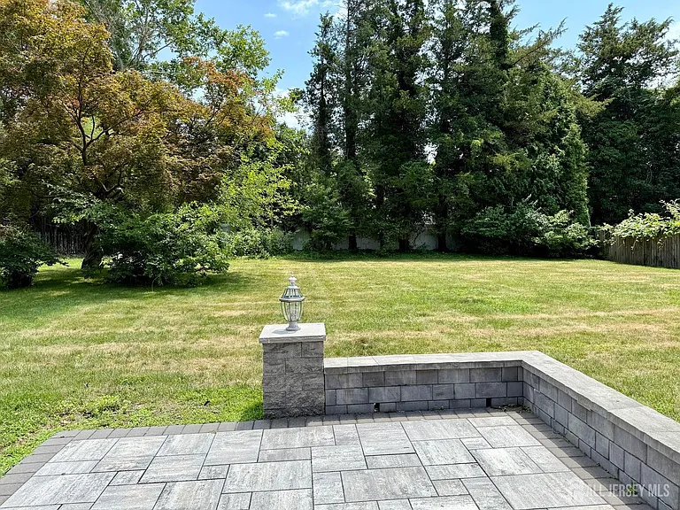 19 South Dr — Photo 28