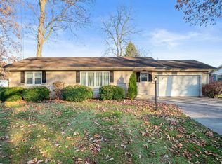 908 S Westchester Park Dr, Yorktown, IN 47396