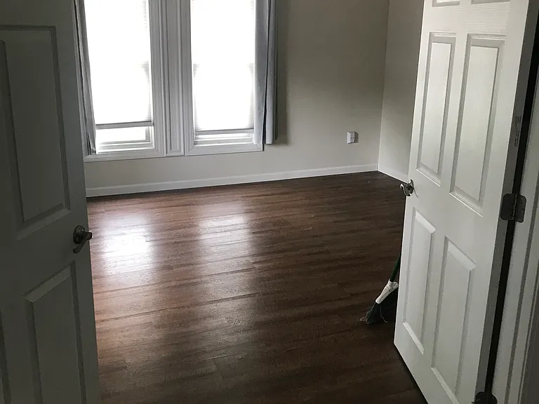 502 E Broadway St — Photo 1