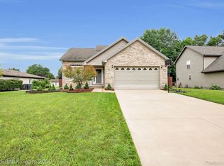 6083 Chamberlain St, Romulus, MI 48174