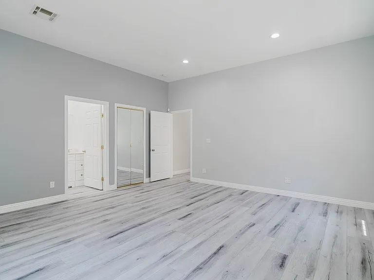 17908 Califa St — Photo 25