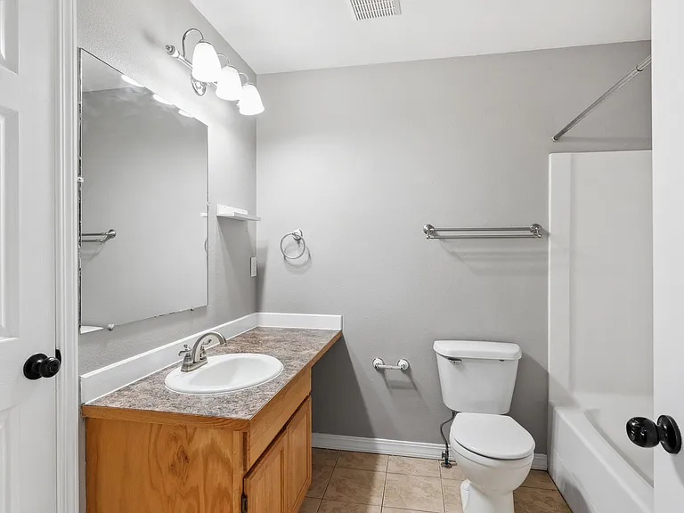 514 S Arthur St — Photo 17