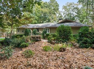 945 Hunterhill Dr, Roswell, GA 30075