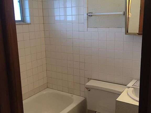 4th image of 1377 Forsythe Ave #2
