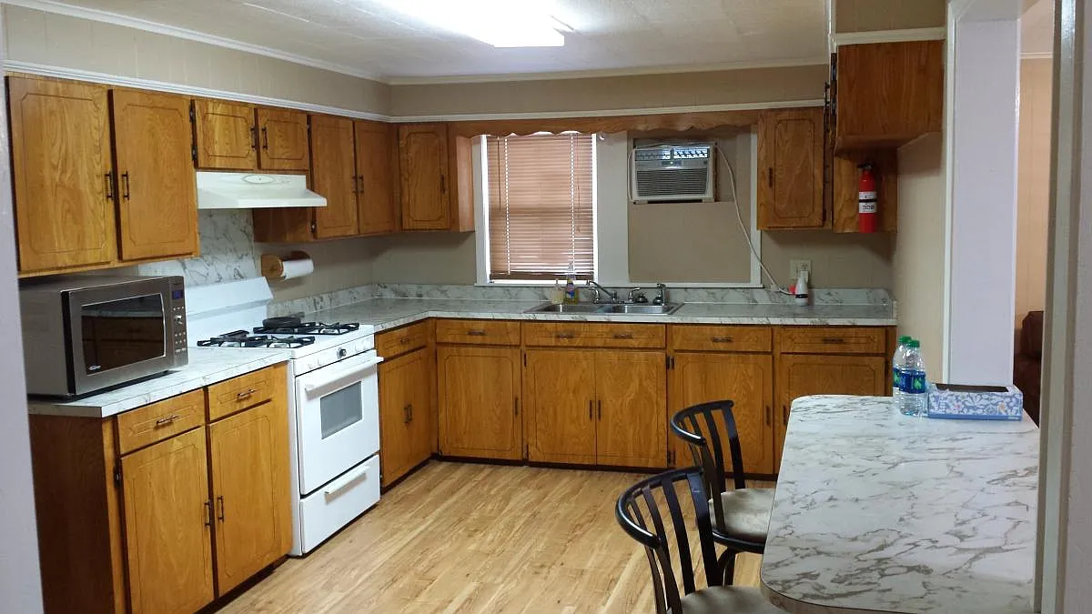 3 bed, $1,000 — Photo 4