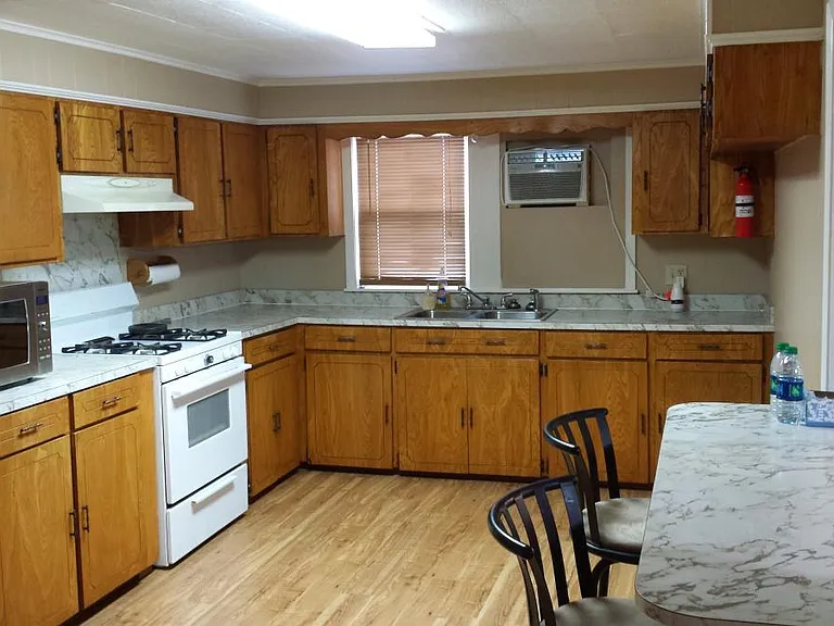 508 Oak St — Photo 4