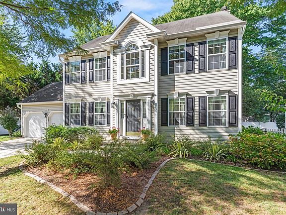3rd image of 601 Robinson Place Ct