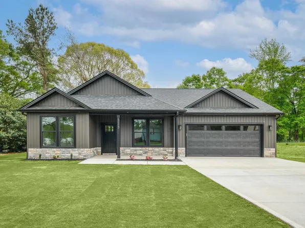 313 Tracy Ct, Wellford, SC 29385