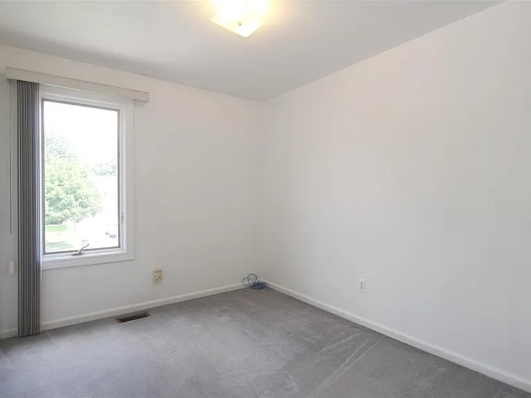 5590 Greenbriar Dr — Photo 29