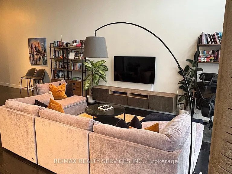 90 Sumach St #406 — Photo 30