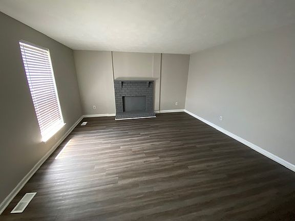 2nd image of 3218 Woodstock Dr