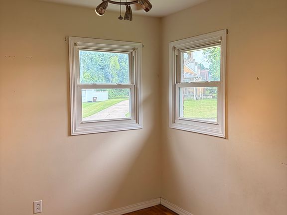 2nd image of 2429 Acorn Dr