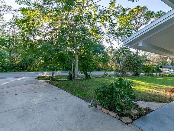 5th image of 2421 Bonneville Dr