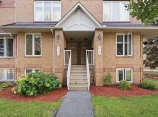 316 Cresthaven Dr #20, Ottawa, ON K2G6W3