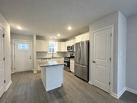 2nd image of 525 Dock St