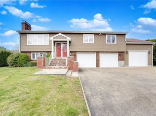 65 Mohawk Dr, Seekonk, MA 02771